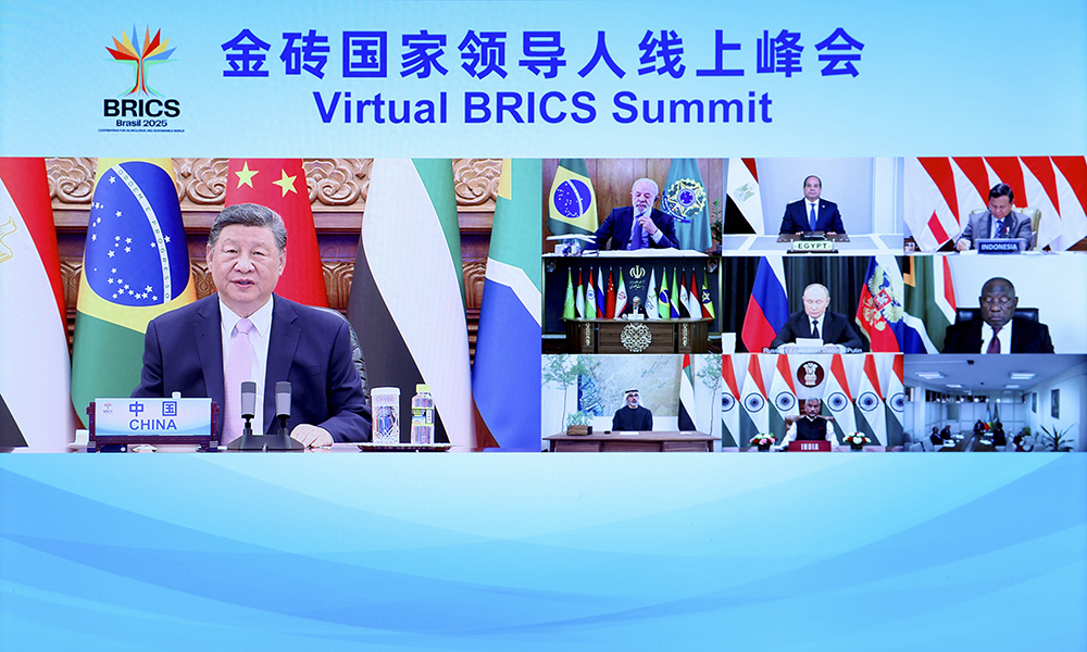 9月8日晚，國家主席習(xí)近平出席金磚國家領(lǐng)導(dǎo)人線上峰會(huì)，并發(fā)表題為《團(tuán)結(jié)合作?砥礪前行》的重要講話。新華社記者 劉彬 攝