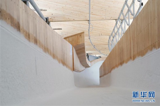 （體育）（5）國(guó)家雪車(chē)雪橇中心賽道制冰完成