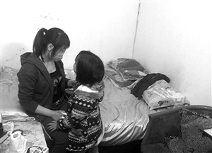 小梅現(xiàn)在只身帶著女兒，生活困難 圖片來源：溫州網(wǎng)
