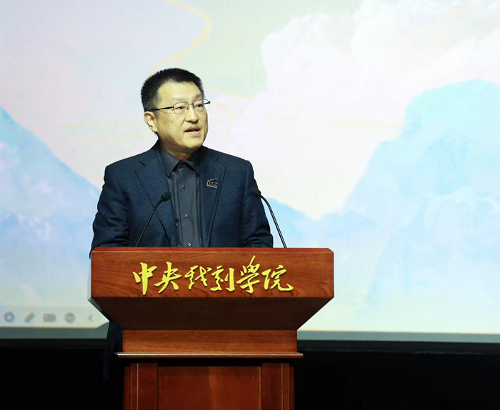 中央戲劇學(xué)院黨委書記徐永勝致辭。來源：主辦方供圖 