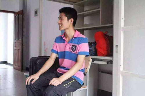 13歲男孩赴大連理工報(bào)到 4歲上小學(xué)7歲上初中