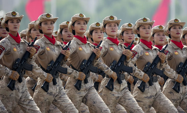 2025年9月3日，紀(jì)念中國(guó)人民抗日戰(zhàn)爭(zhēng)暨世界反法西斯戰(zhàn)爭(zhēng)勝利80周年大會(huì)在北京隆重舉行。這是民兵方隊(duì)接受檢閱。新華社記者 許暢 攝