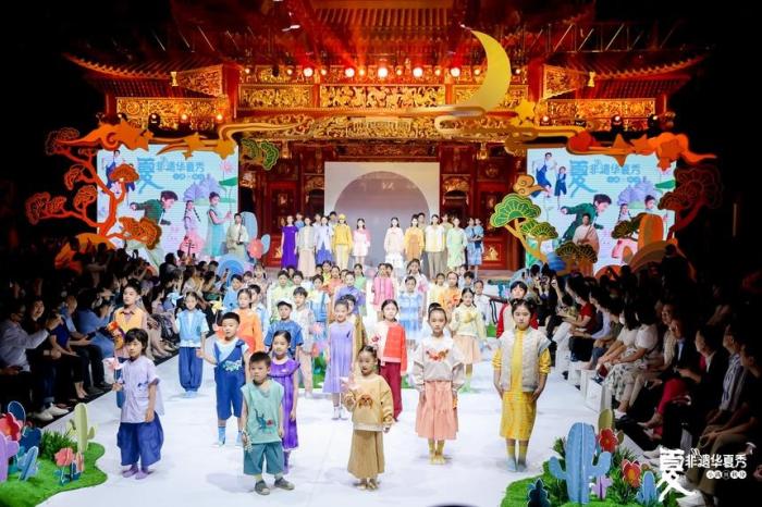 非遺華夏秀現(xiàn)場(chǎng) 中國(guó)工藝美術(shù)館、中國(guó)非物質(zhì)文化遺產(chǎn)館供圖